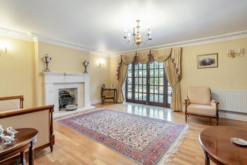 Property photo 2 of 40
