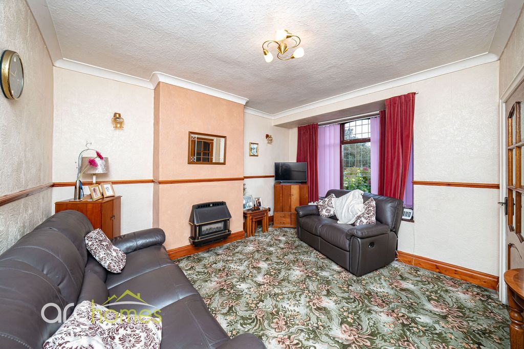 Property photo 2 of 28