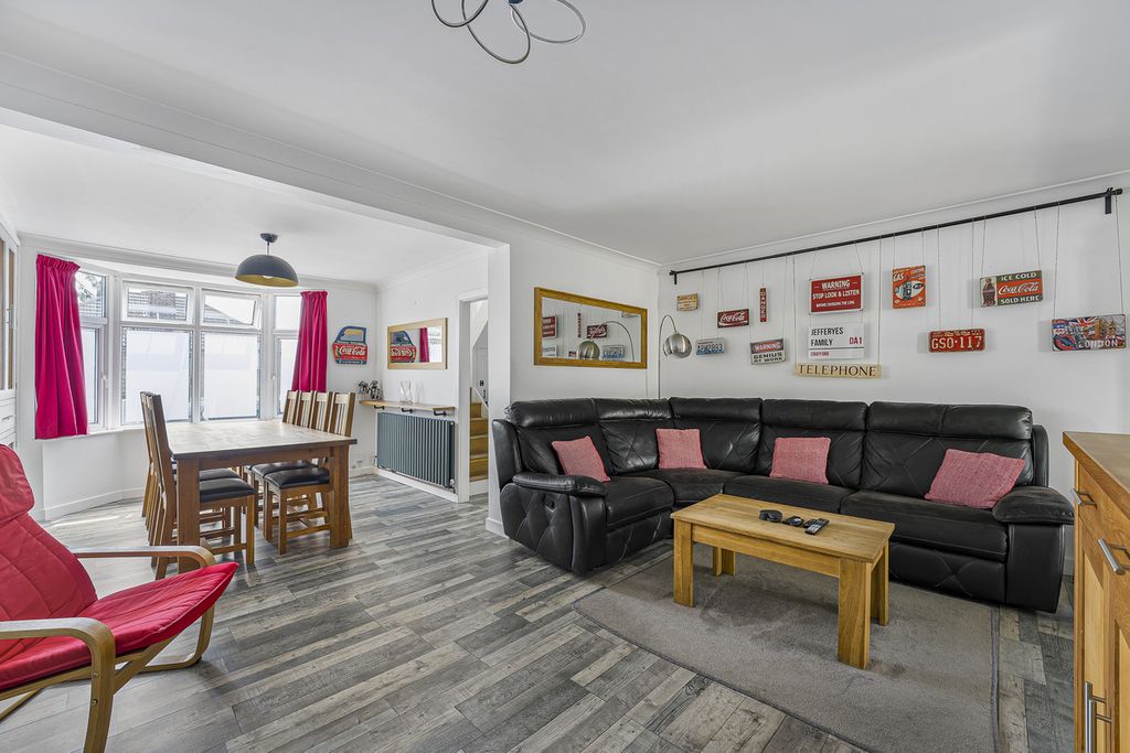 Property photo 2 of 33