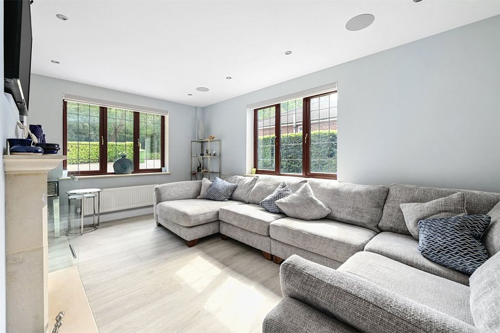 Property photo 3 of 23 Picture No. 17