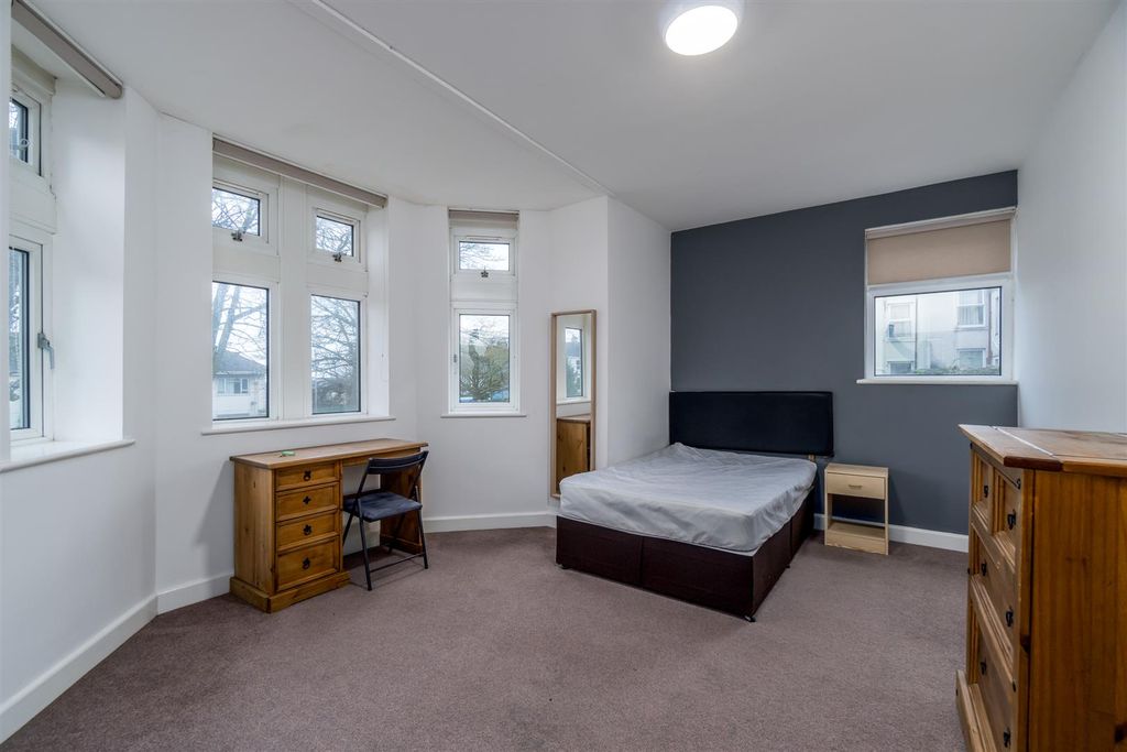 Property photo 3 of 11 Bedroom