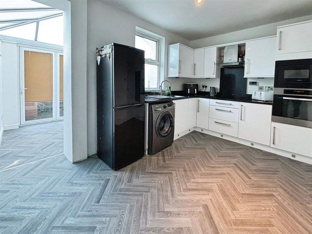 Property photo 2 of 16 Kitchen/Diner