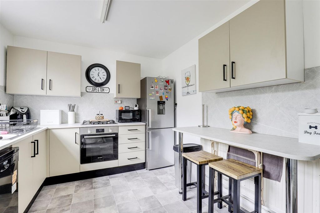 Property photo 3 of 16