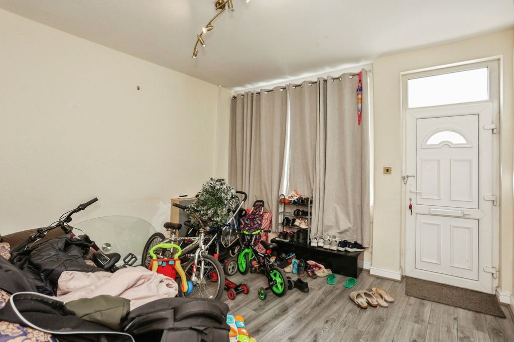 Property photo 2 of 17 Photo