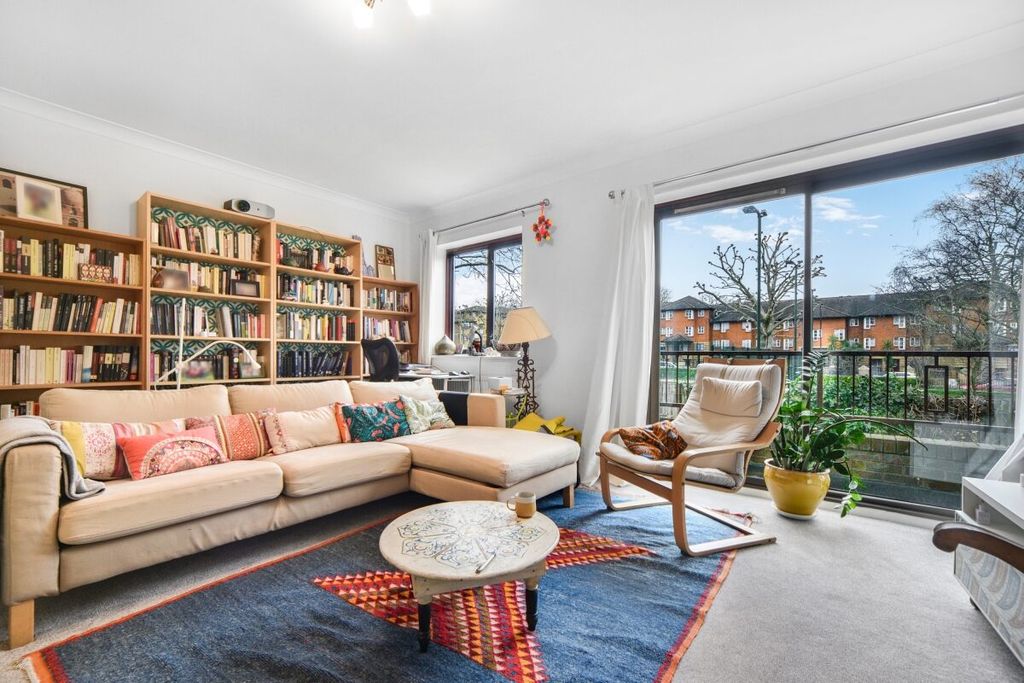 Property photo 3 of 19 St. Helens Gardens