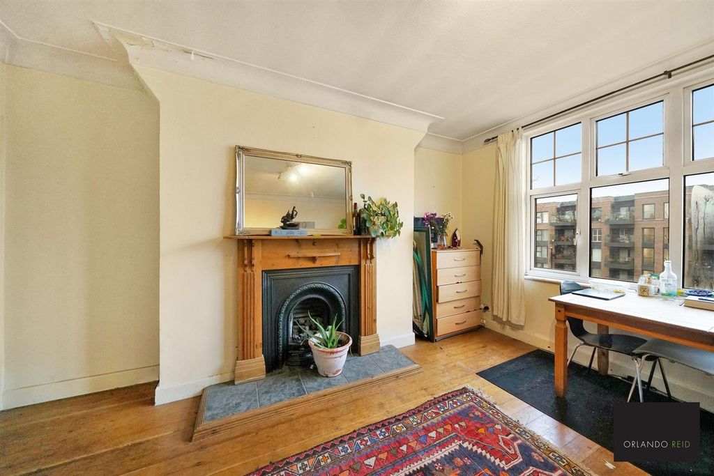 Property photo 3 of 15 Flat 31, Thorncliffe Court - Kjuag5H3Qbb8Wi3Gkncf.