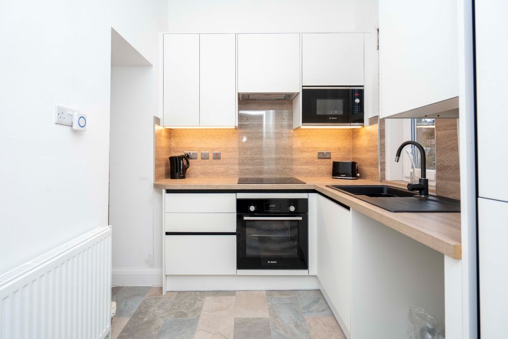 Property photo 2 of 22 4623814