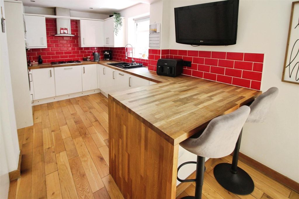 Property photo 3 of 23 Dining Kitchen