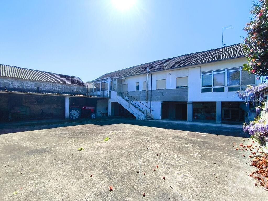 Property photo 2 of 36