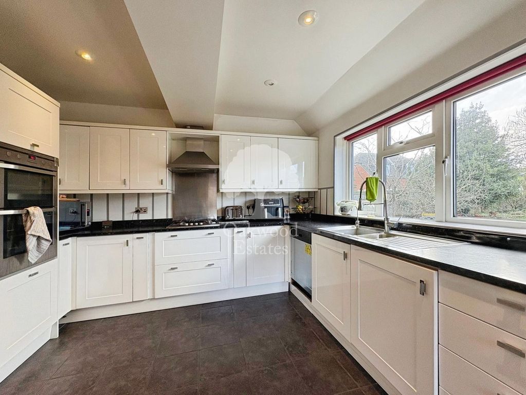 Property photo 2 of 8 Shared Kitchen