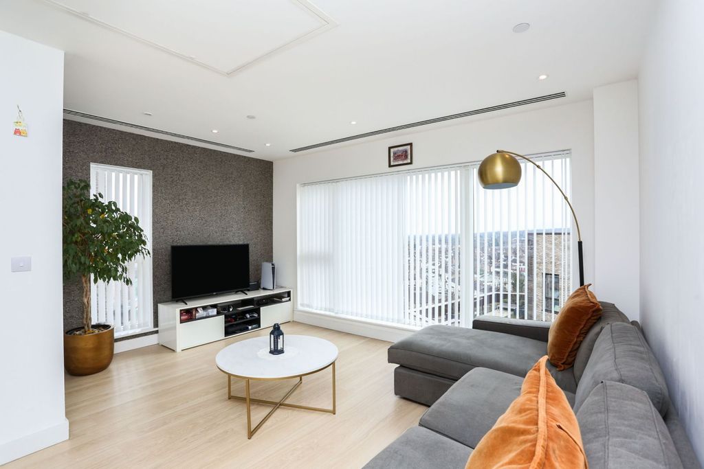 Property photo 2 of 14 Open Plan Living