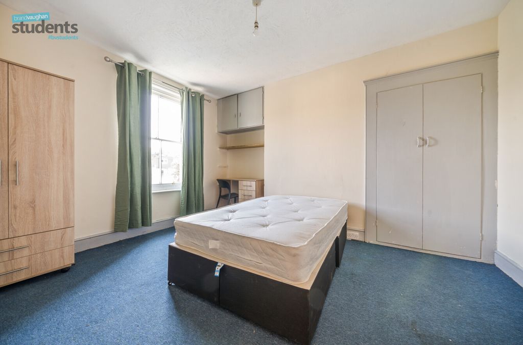 Property photo 3 of 10 6d4F9F05-2E4F-4c6...