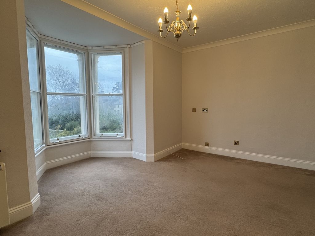 Property photo 3 of 12 10 Brooklands Lounge222