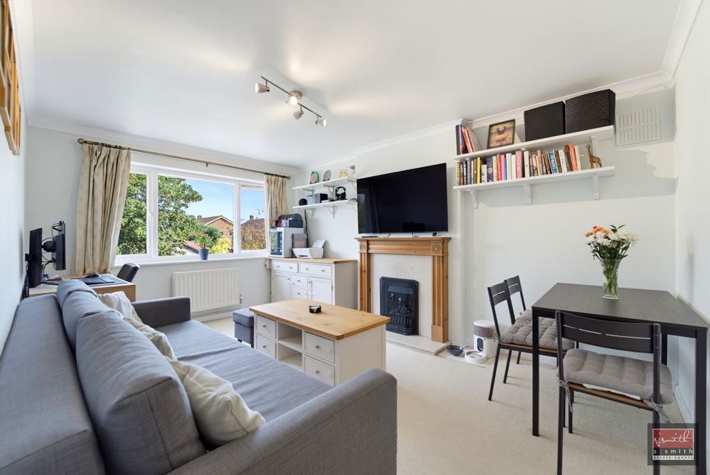 Property photo 2 of 15 9c Reedsfield