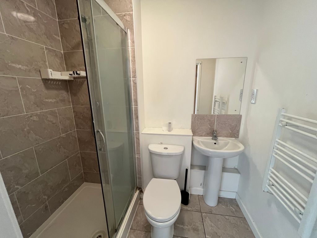 Property photo 1 of 7 Bedroom
