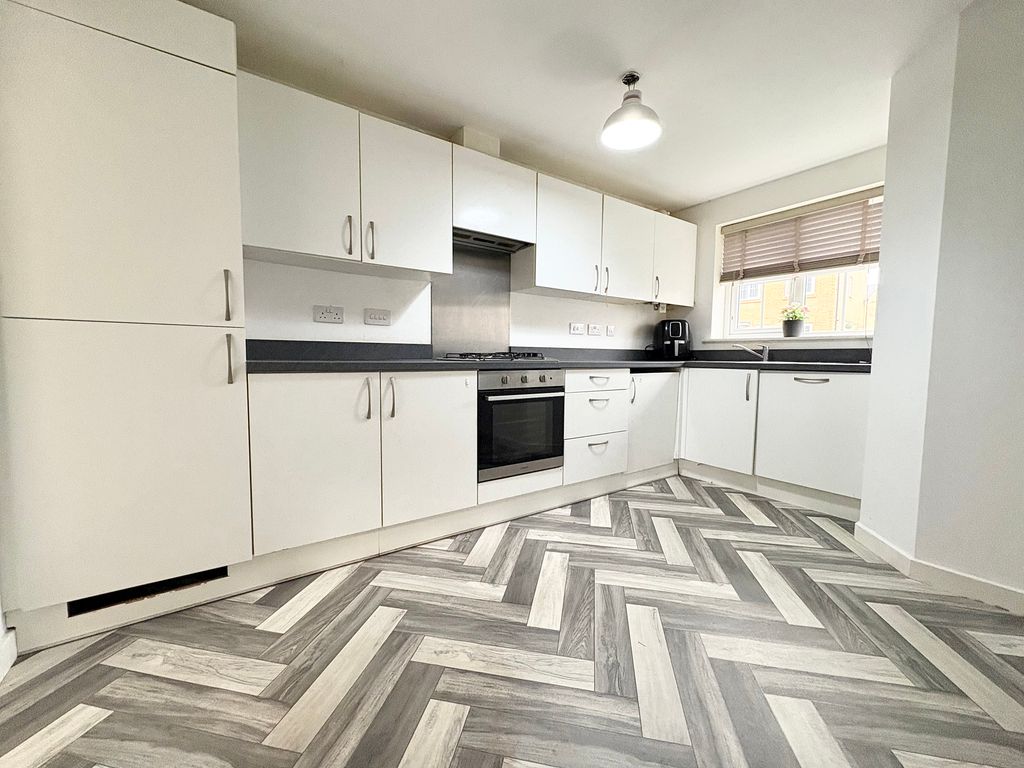 Property photo 3 of 14 Kitchen