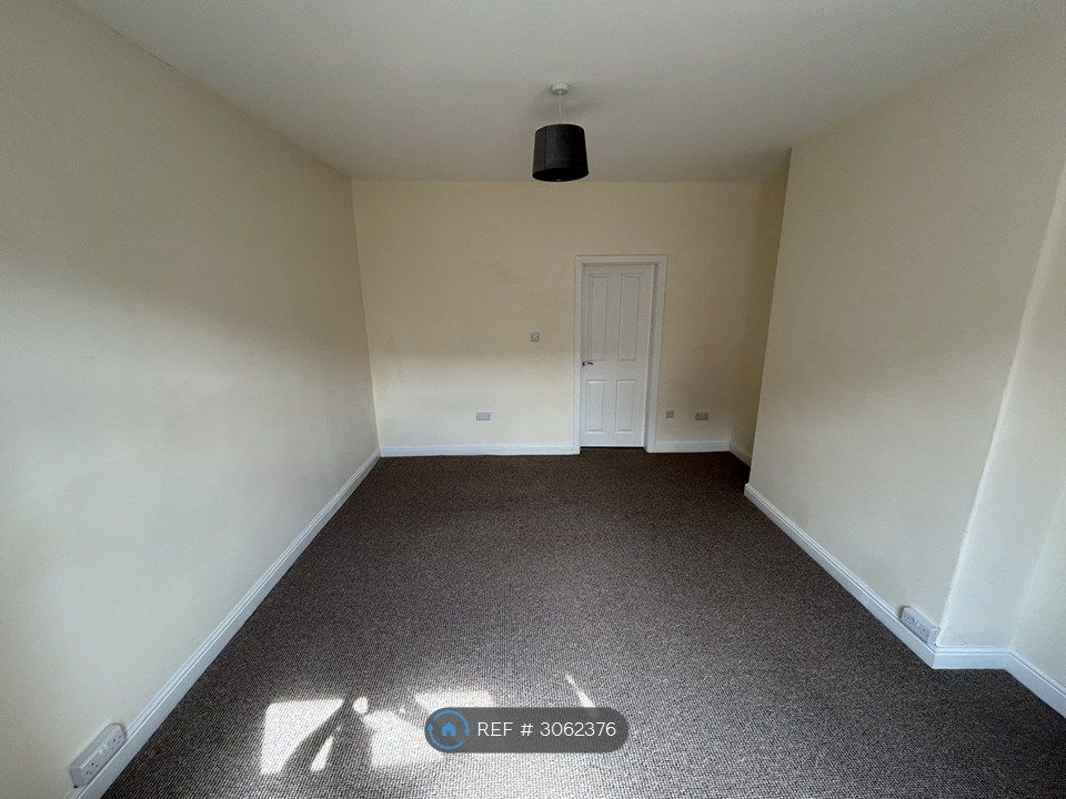Property photo 2 of 8 Double Bedroom (Pic 2)