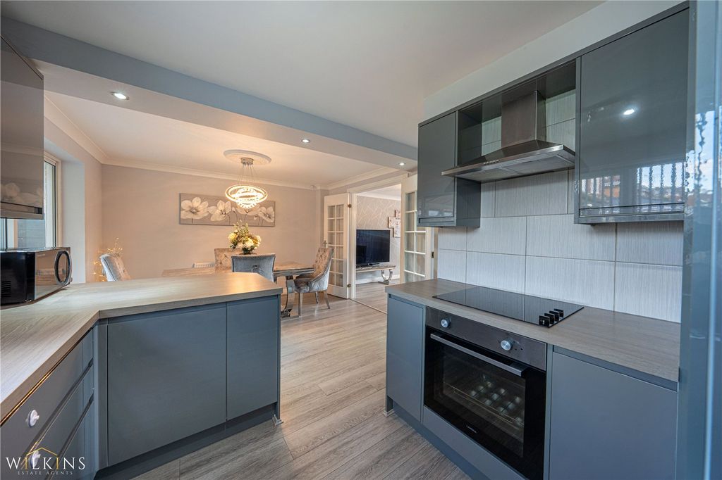 Property photo 2 of 41 Picture No. 13