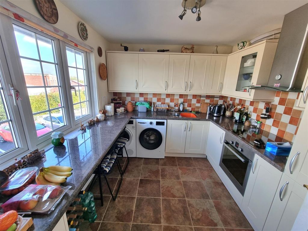 Property photo 2 of 10 Kitchen.Jpg