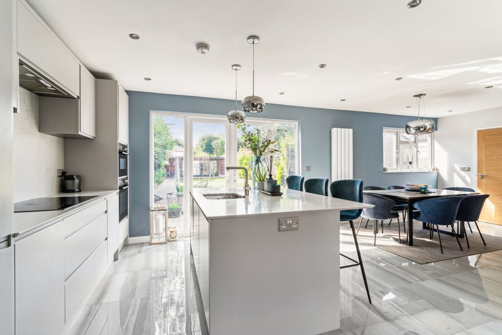 Property photo 3 of 23