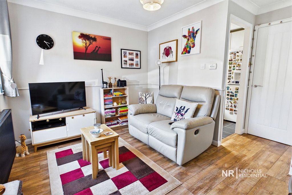 Property photo 2 of 10 Living Room