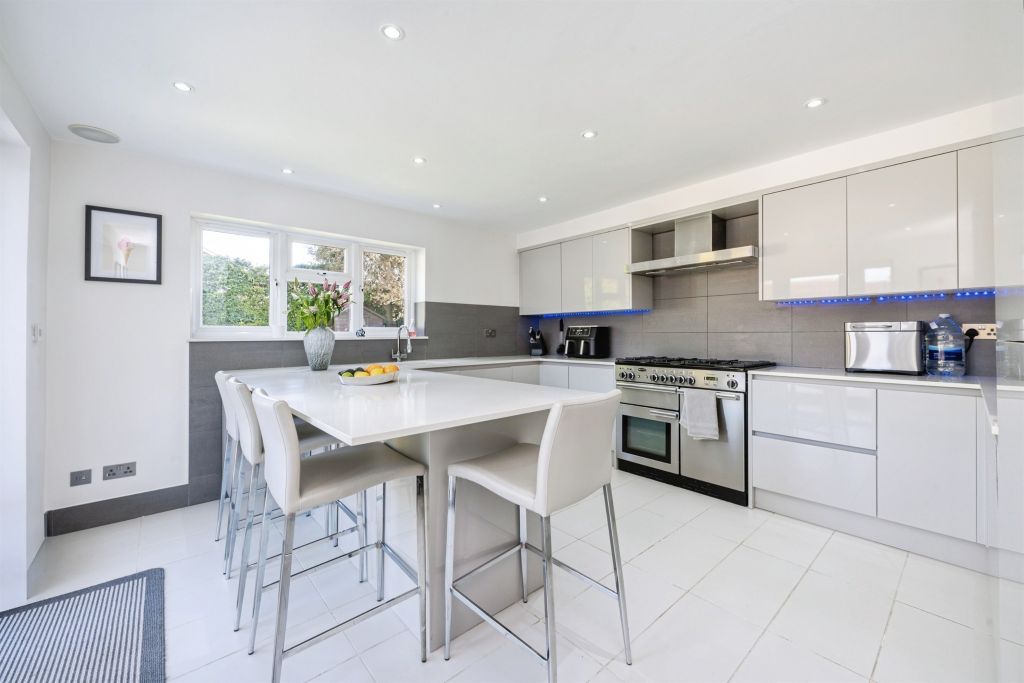 Property photo 3 of 27