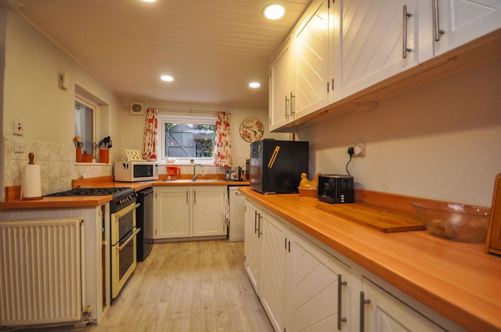 Property photo 2 of 36