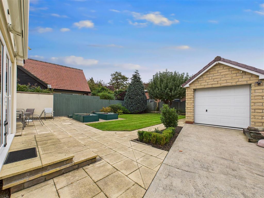 Property photo 3 of 22 Outside