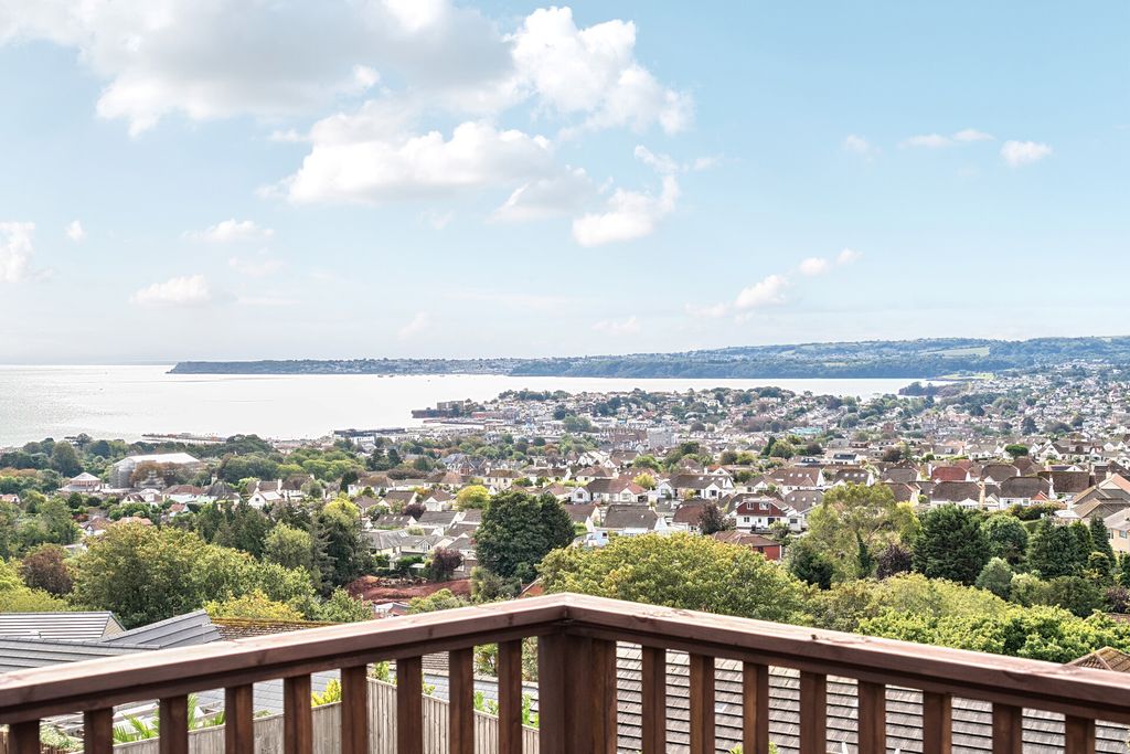 Property photo 2 of 25 1514785-19-6A9Aac...