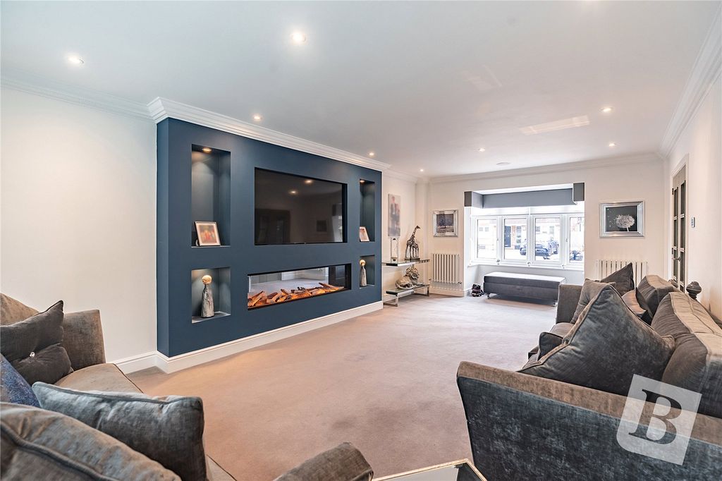 Property photo 2 of 24 Living Room