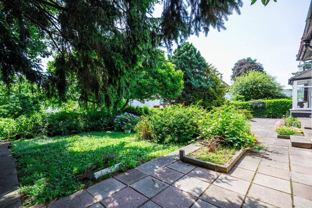 Property photo 3 of 31