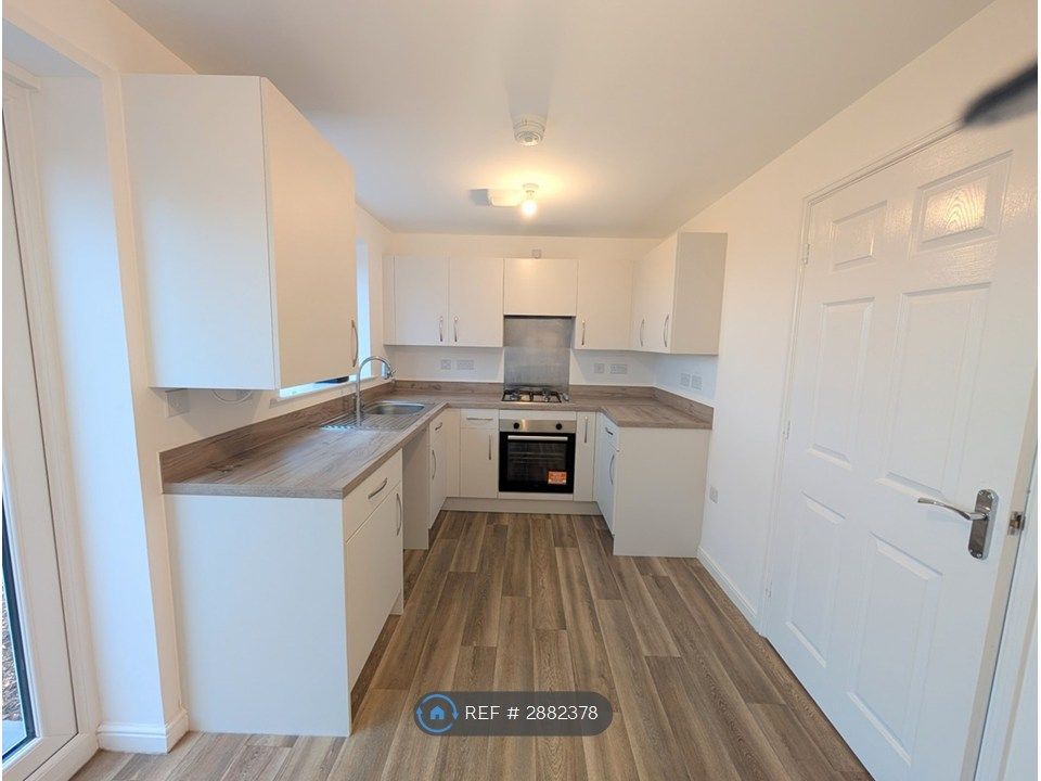 Property photo 2 of 11 Kitchen