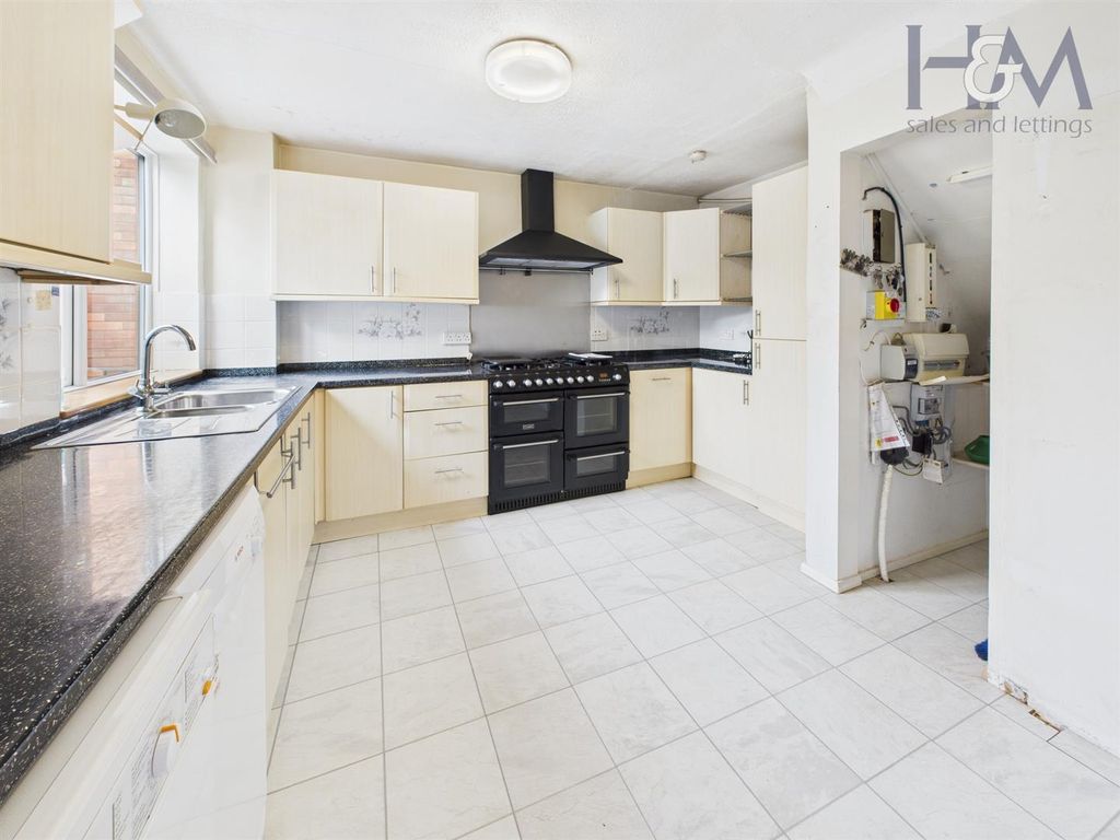 Property photo 2 of 21 Cam05648G0-Pr0013-Still019.Jpg