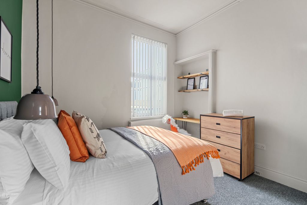 Property photo 1 of 6 0006