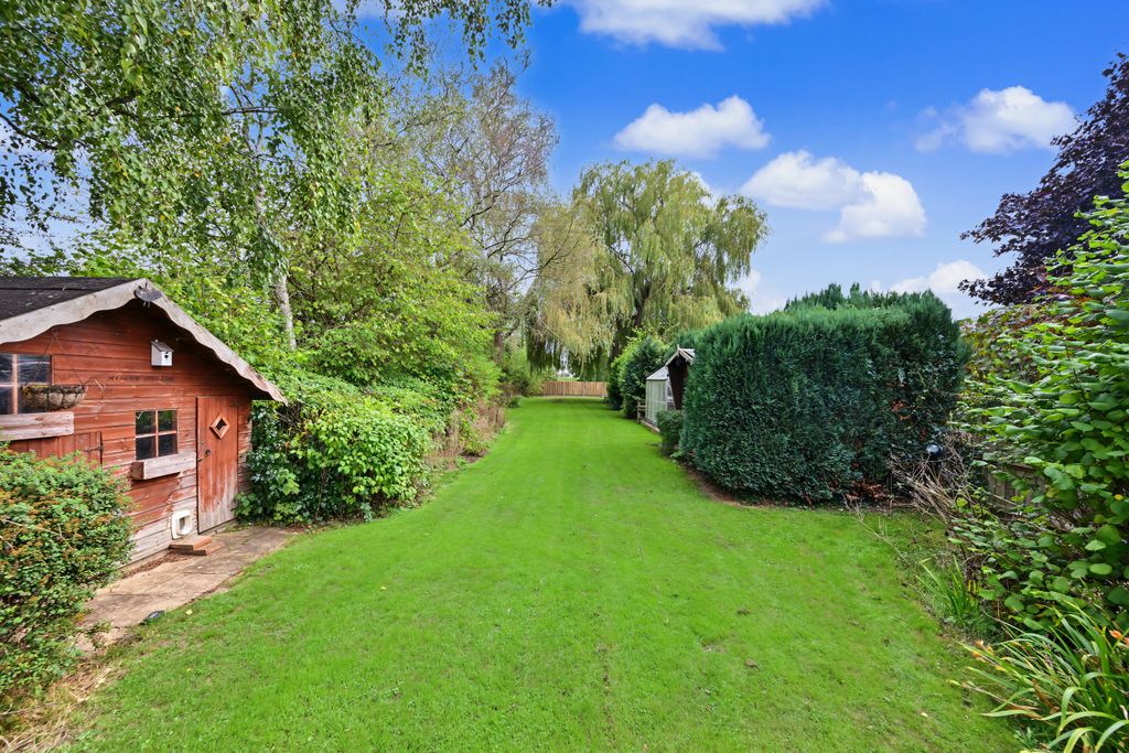 Property photo 2 of 25