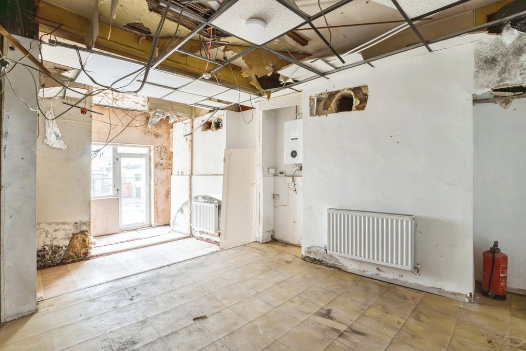 Property photo 2 of 12 Pbox-Img.Jpg