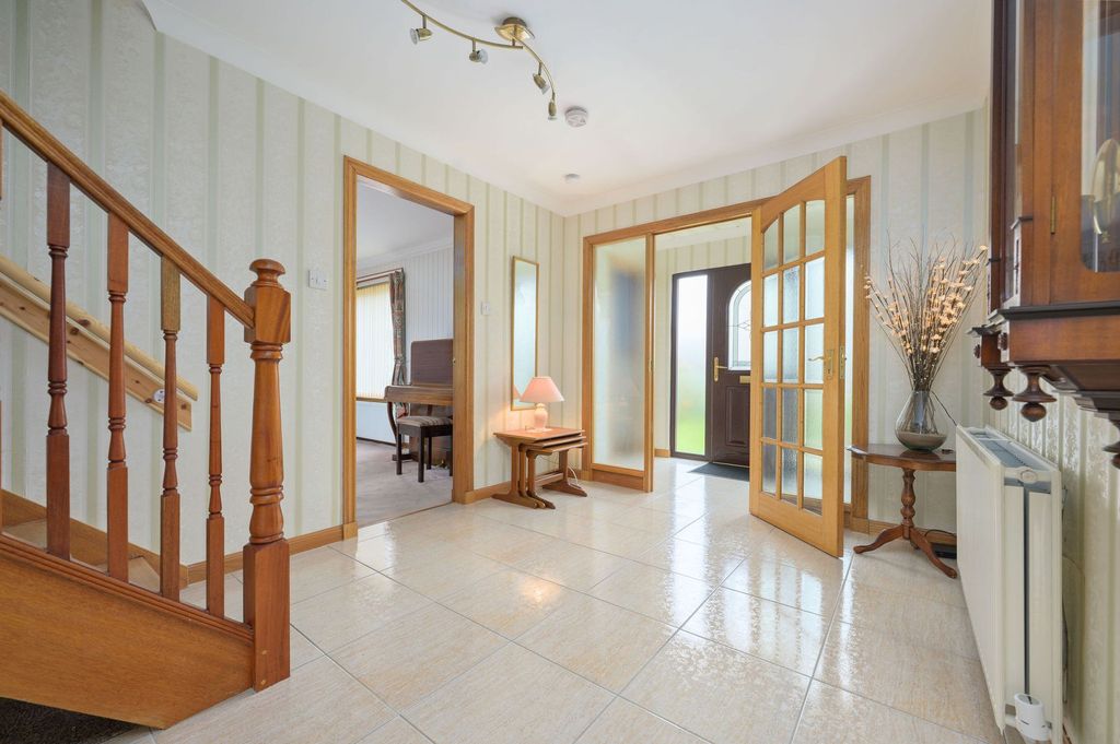 Property photo 2 of 43