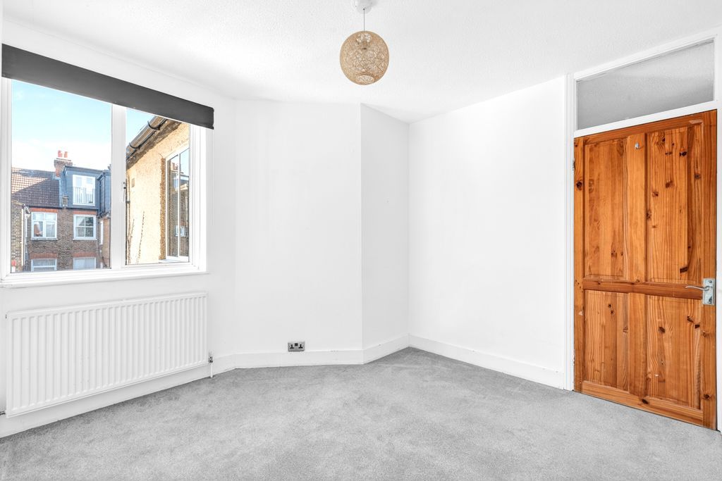 Property photo 3 of 17 Photo 6