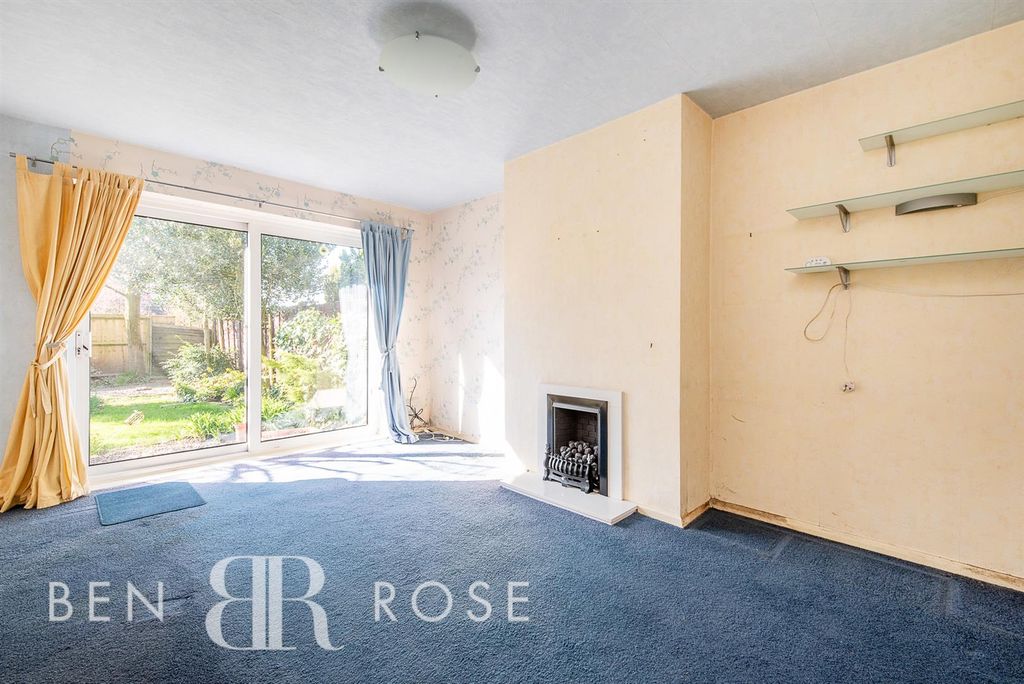 Property photo 2 of 22 Lounge