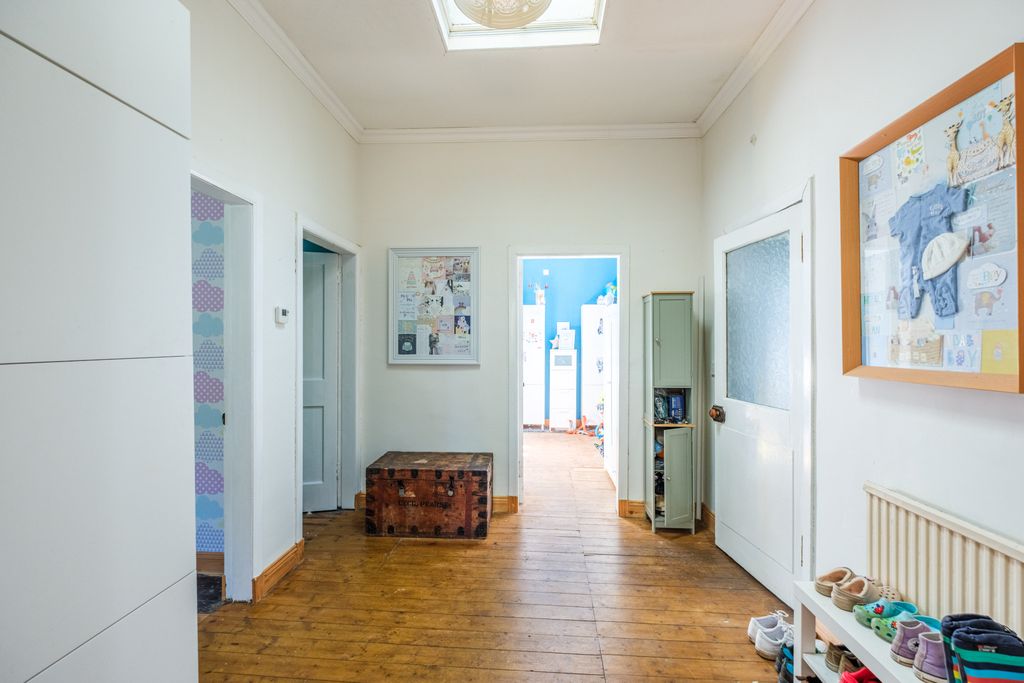 Property photo 3 of 20