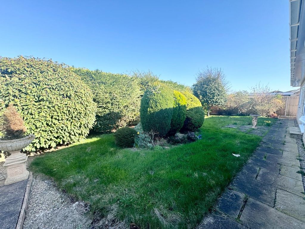 Property photo 2 of 16 Garden