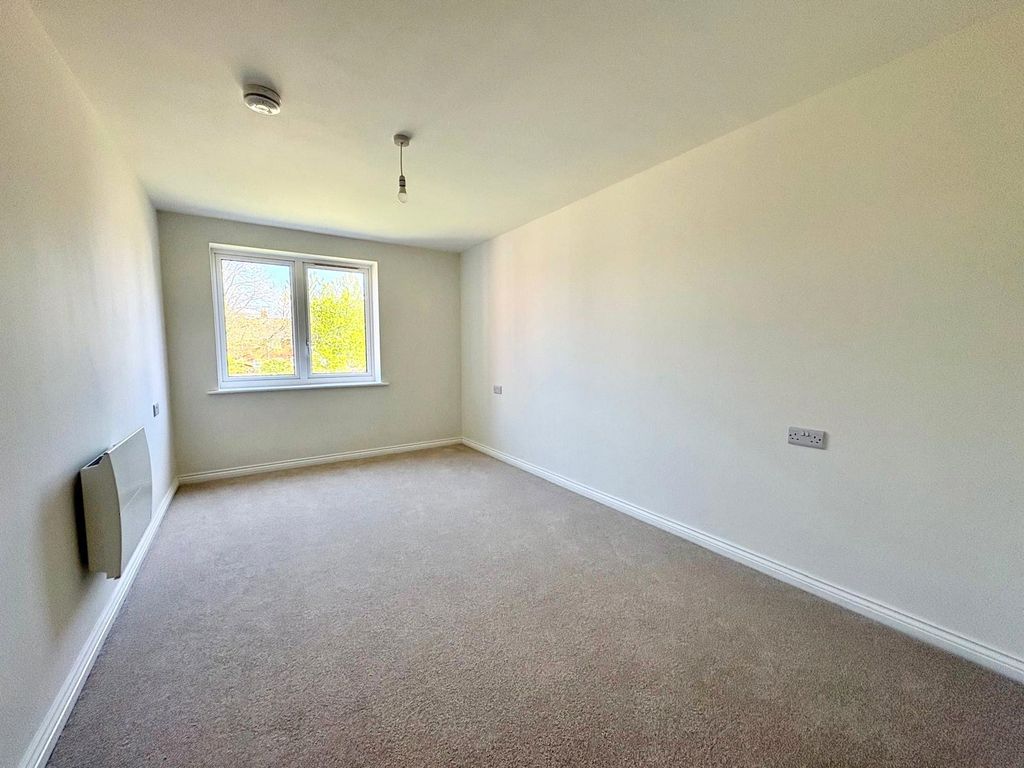 Additional image 4 of 2 bed flat for sale33 Otter Lodge, Silver Street, Honiton, Devon EX14
