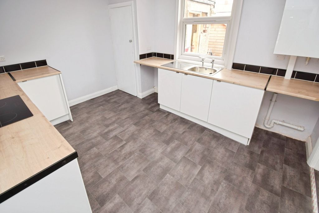 Property photo 2 of 11 Kitchen