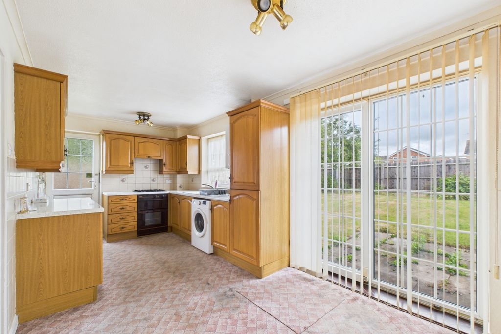 Property photo 3 of 11 Kitchen Diner