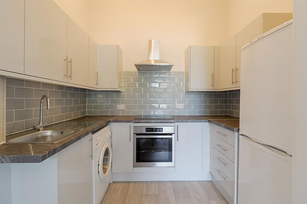 Property photo 2 of 8 1-Bedroom-Flat-Leckhampton-Kitchen.Jpg
