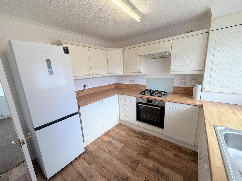 Property photo 2 of 11 Kitchen