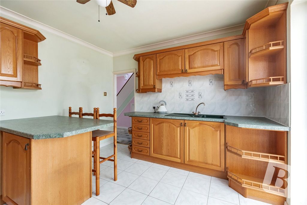 Property photo 3 of 17 Kitchen