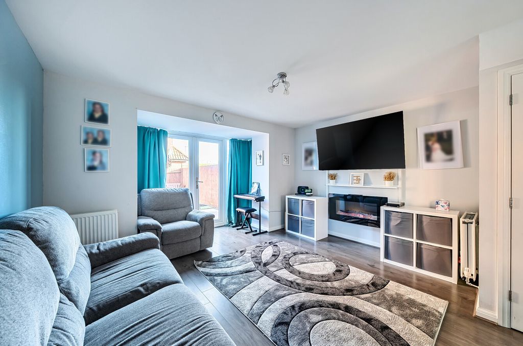 Property photo 3 of 18 1396516-18-695E54...