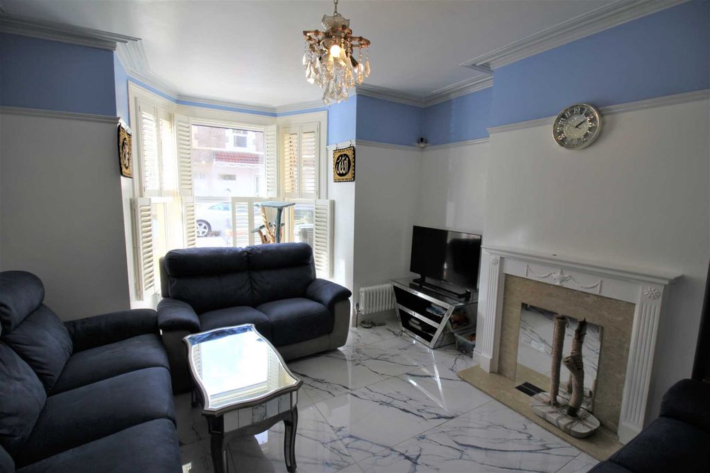 Property photo 2 of 11