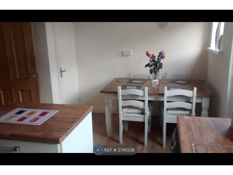 Property photo 2 of 7 Kitchen